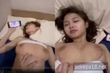 Cewek Seksi Nakal Ngentot Sambil Nonton Video Panas